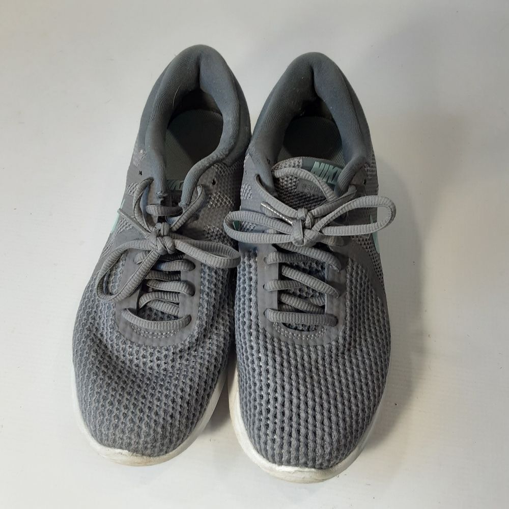 Nike Revolution 4 Women's Size 7 Grey and White Athletic Shoes Sneakers